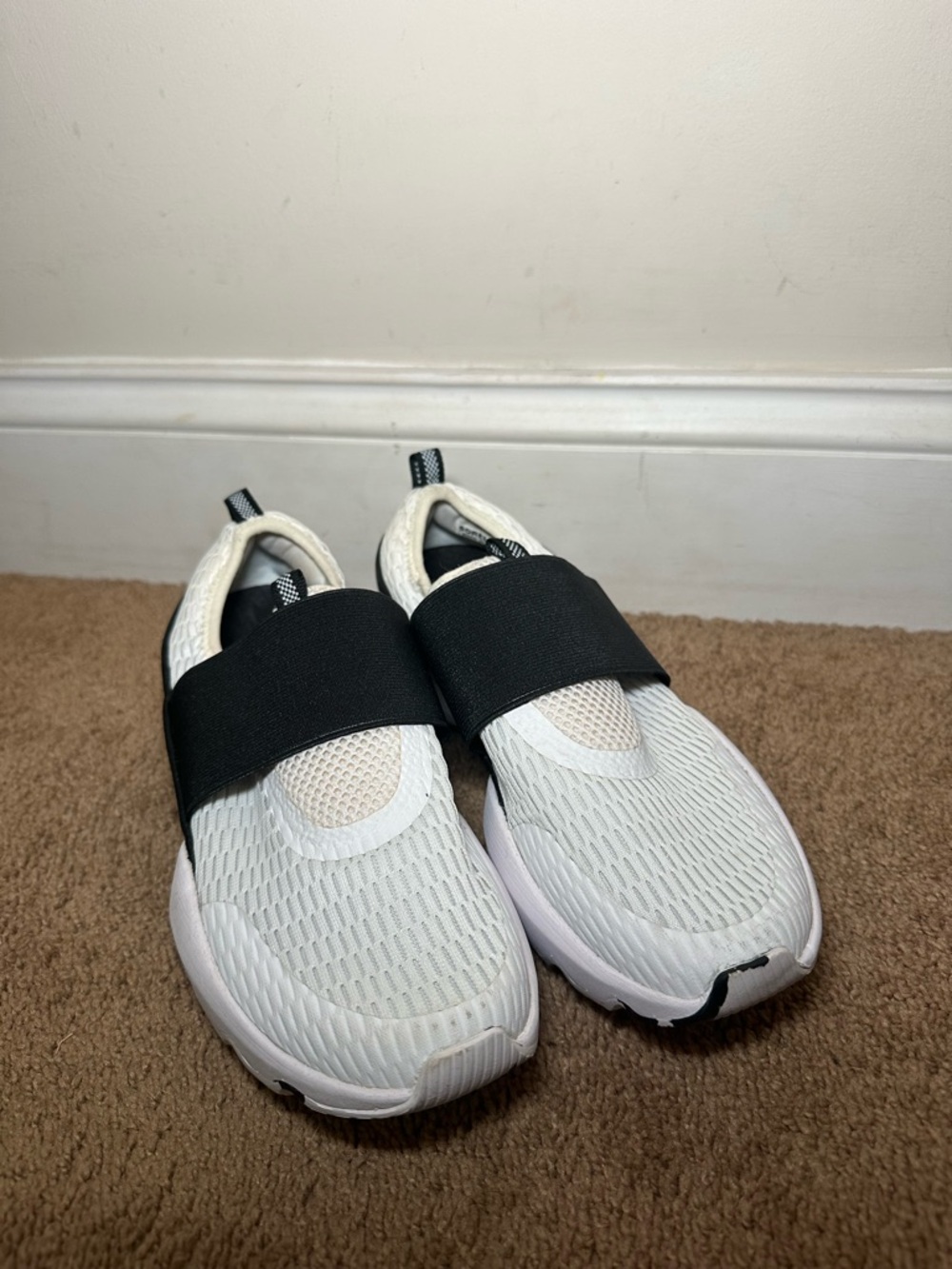 Sorel Kinetic Impact Strap Sneakers Women's Size 9 White Black Slip on Sneakers